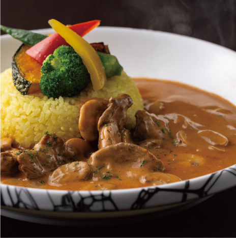ビーフストロガノフ　サフランライス添え