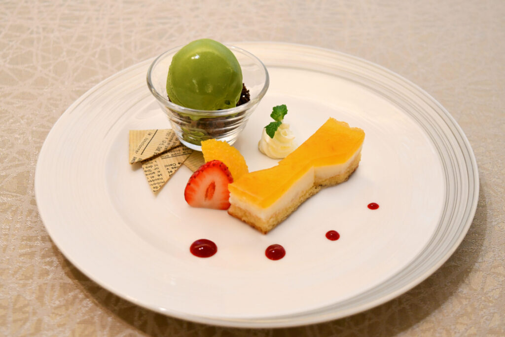 柚子のケーキと季節のフルーツ
抹茶アイスを添えて