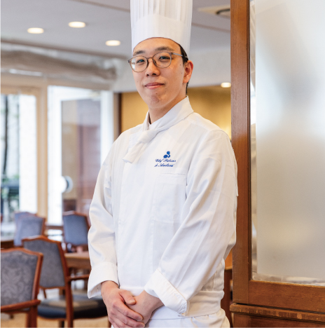 <font size=2>高松国際ホテル シェフパティシエ</font>
網谷 駿　<font size=1>Amitani Shun</font>