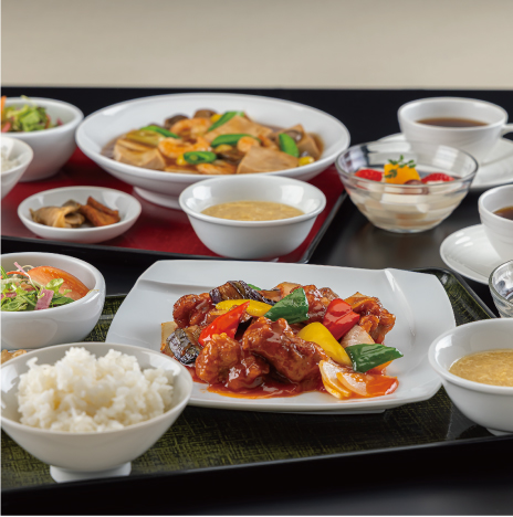 ランチA･B
<font size=2px>主菜AまたはBより選択･副菜･サラダ･スープ･ご飯･漬物･杏仁豆腐またはコーヒー付き</font>